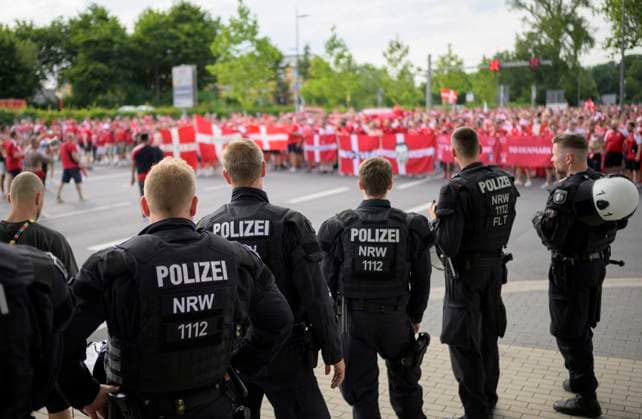 Feature, police, security, police officers, deployment, secure the fan march DEN, round of 16, match M37, Germany GER Denmark DEN , on 29 06 2024 in Dortmund Germany European Football Championship 2024 from 14 06 14 07 2024 in Germany Â