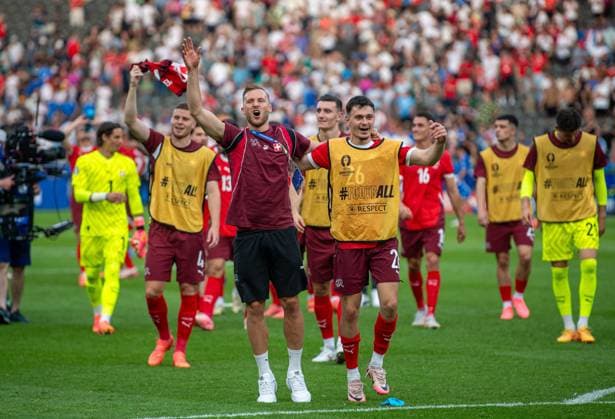 Football, men, season 2023 24, Euro 2024 round of 16 in Berlin, Switzerland Italy, f l Silvan Widmer Switzerland , Fabian Rieder Switzerland , cheering after the final whistle, 29 06 2024, Copyright: xSebastianxRäppold MatthiasxKochx