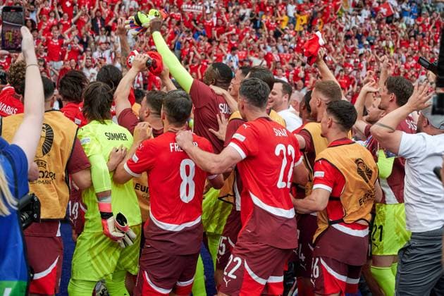 Switzerland celebrates victory, with fans, GER, UEFA Euro 2024, mens football, UEFA EURO 2024, Round of 16, Switzerland vs Italy, Switzerland vs Italy, 29 06 2024 GER, UEFA Euro 2024, mens football, UEFA EURO 2024, Round of 16, Switzerland vs Italy, Switzerland vs Italy, 29 06 2024 Berlin Copyright: xEibner-Pressefotox xClaudiusxRauchx EP_CRH