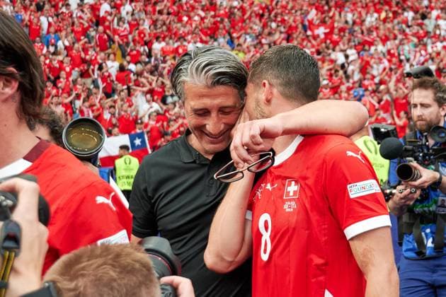 Murat Yakin Switzerland, Coach , Remo Freuler Switzerland, 08 , celebrates victory, GER, UEFA Euro 2024, Soccer men, UEFA European Championship 2024, Round of 16, Switzerland vs Italy, Switzerland vs Italy, 29 06 2024 GER, UEFA Euro 2024, Soccer men, UEFA European Championship 2024, Round of 16, Switzerland vs Italy, Switzerland vs Italy, 29 06 2024 Berlin Copyright: xEibner-Pressefotox xClaudiusxRauchx EP_CRH