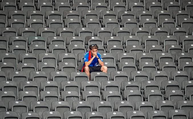 Soccer, men, season 2023 24, Euro 2024 round of 16 in Berlin, Switzerland Italy, fans of Italy, disappointment after final whistle, 29 06 2024, Copyright: xSebastianxRäppold MatthiasxKochx