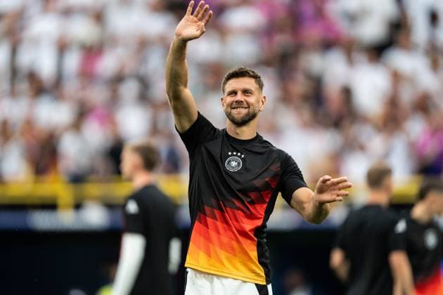 GER, Euro 2024, round of sixteen, Germany Germany, GER vs Denmark Denmark, DNK 29 06 2024, Signal Iduna Park BVB Stadion Dortmund , Dortmund, GER, Euro 2024, round of sixteen, Germany Germany Germany, GER vs Denmark Denmark, DNK In the picture Niclas Füllkrug Fuellkrug Germany Germany GER, 9 waves to the family nordphotoxGmbHxx xChristianxSchulze nph000300