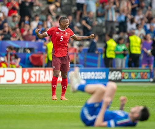 Soccer, men, season 2023 24, Euro 2024 round of 16 in Berlin, Switzerland Italy, f l Manuel Akanji Switzerland , cheering after the final whistle, left Alessandro Bastoni Italy lies on the ground, 29 06 2024, Copyright: xSebastianxRäppold MatthiasxKochx