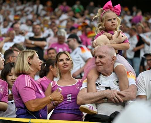 29 06 2024, Football UEFA EURO 2024, round of 16, Germany Denmark, in the BVB Arena Dortmund, Lisa the wife of Niclas Füllkrug Germany with daughter and family