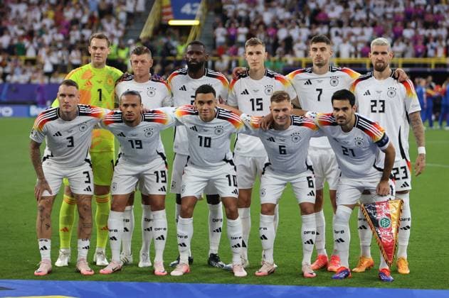 29 06 2024, Football, Men, UEFA European Championship 2024, Round of 16, Germany Denmark, The team picture Germany Dortmund Signal Iduna Park North Rhine-Westphalia Germany EN Copyright: xSebastianxBachx