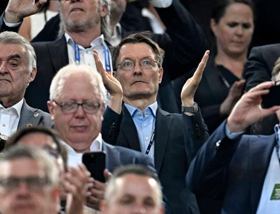 29 06 2024, Football UEFA EURO 2024, Round of 16, Germany Denmark, in the BVB Arena Dortmund, Karl Lauterbach Germany applauds