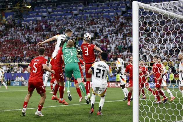 Dortmund - (l-r) Joakim Maehle of Denmark, Nico Schlotterbeck of Germany, Joachim Andersen of Denmark, Denmark goalkeeper Kasper Schmeichel, Jannik Vestergaard of Denmark, İlkay Gundogan of Germany during the UEFA EURO, EM, Europameisterschaft,Fussball 2024 round of 16 match between Germany and Denmark at BVB Stadium Dortmund on June 29, 2024 in Dortmund, Germany. ANP Hollandse Hoogte MAURICE VAN STEEN UEFA EURO 2024 2024 xVIxANPxSportx xVanxSteenxFotografiexIVx 502360473 originalFilename: 502360473.jpg