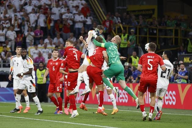 DORTMUND, BVB Stadium, 29-06-2024 , European Football Championship Euro2024, Round of 16 match no.37 between Germany and Denmark. (L-R) Germany player Nico Schlotterbeck scores 1-0, Denmark goalkeeper Kasper Schmeichel goal not awarded Germany - Denmark (Euro2024)  x25630888x Copyright: