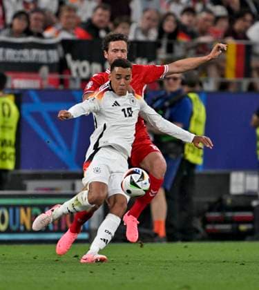 29 06 2024, Football UEFA EURO 2024, Round of 16, Germany Denmark, at the BVB Arena Dortmund, v l Thomas Delaney Denmark vs Jamal Musiala Germany