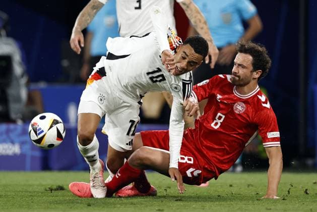 Dortmund - (l-r) Jamal Musiala of Germany, Thomas Delaney of Denmark during the UEFA EURO, EM, Europameisterschaft,Fussball 2024 round of 16 match between Germany and Denmark at BVB Stadium Dortmund on June 29, 2024 in Dortmund, Germany. ANP Hollandse Hoogte MAURICE VAN STEEN UEFA EURO 2024 2024 xVIxANPxSportx xVanxSteenxFotografiexIVx 502361145 originalFilename: 502361145.jpg