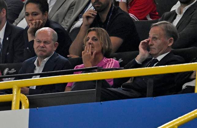 29 06 2024, Football UEFA EURO 2024, round of 16, Germany Denmark, in the BVB Arena Dortmund, from l Chancellor Olaf Scholz Germany , Britta Ernst Germany and Hans Joachim Watzke Germany