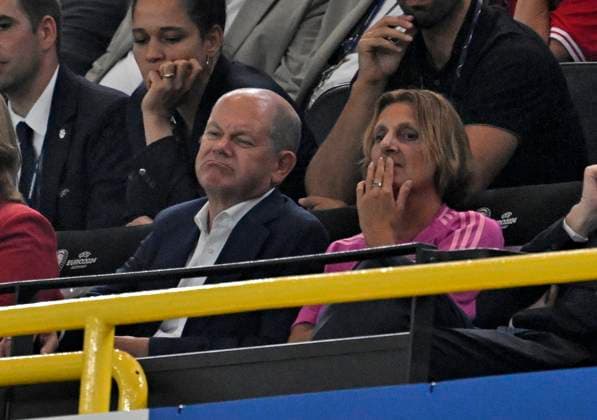 29 06 2024, Football UEFA EURO 2024, round of 16, Germany Denmark, in the BVB Arena Dortmund, f l Chancellor Olaf Scholz Germany , Britta Ernst Germany