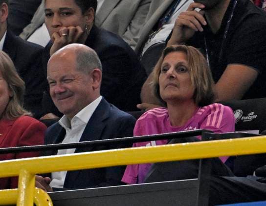 29 06 2024, Football UEFA EURO 2024, round of 16, Germany Denmark, in the BVB Arena Dortmund, f l Chancellor Olaf Scholz Germany , Britta Ernst Germany