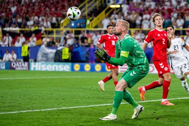 240629 Goalkeeper Kasper Schmeichel of Denmark during the UEFA Euro 2024 Football Championship round of 16 match between Germany and Denmark on June 29, 2024 in Dortmund Photo Jesper Zerman BILDBYRAN kod JZ JZ0545 fotboll football soccer fotballs em europamästerskap em uefa euro uefa european football championship euro 2024 tyskland germany danmark denmark bbeng  Copyright: JESPERxZERMAN BB240629JZ034
