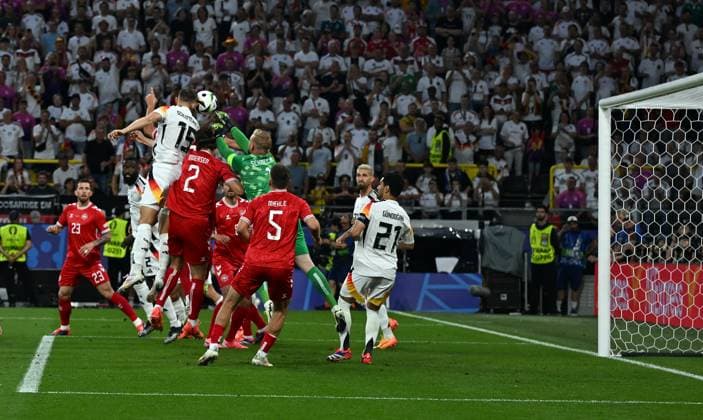 29 06 2024, xpsx, Football EM 2024 1 8 Final, Germany Denmark emspor, v l Nico Schlotterbeck Deutsche Fussball Nationalmanschaft DFB , Joachim Christian Andersen Denmark Daenemark ,m Kasper Schmeichel Denmark Daenemark kein tor foulspiel DFL DFB REGULATIONS PROHIBIT ANY USE OF PHOTOGRAPHS as IMAGE SEQUENCES and or QUASI VIDEO Dortmund