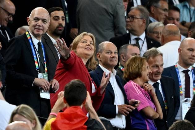 29 06 2024, xpsx, European Football Championship 2024 1 8 Final, Germany Denmark emspor, f l DFB President Bernd Neuendorf German Football Association Bärbel Bas Federal Chancellor Olaf Scholz SPD with Mrs. Britta Ernst Hans Joachim Aki Watzke DFL DFB REGULATIONS PROHIBIT ANY USE OF PHOTOGRAPHS as IMAGE SEQUENCES and or QUASI VIDEO Dortmund
