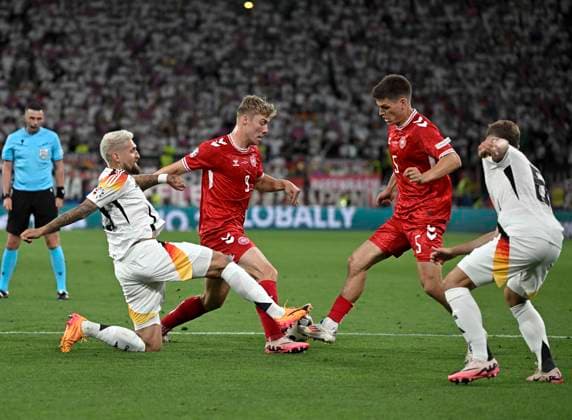 29 06 2024, Football UEFA EURO 2024, round of 16, Germany Denmark, in the BVB Arena Dortmund, from l Robert Andrich Germany , Niclas Füllkrug Germany , Joakim Maehle Denmark and Josua Kimmich Germany