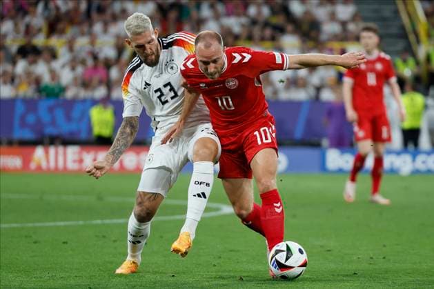 Germany v Denmark: Round of 16 - UEFA EURO, EM, Europameisterschaft,Fussball 2024 Robert Andrich of Germany and Christian Eriksen of Denmark challenge during the UEFA EURO 2024 round of 16 match between Germany and Denmark at Football Stadium Dortmund on June 29, 2024 in Dortmund, Germany. Dortmund Football Stadium Dortmund Germany Germany Copyright: xRichardxSellers Sportsphoto APLx 14043115