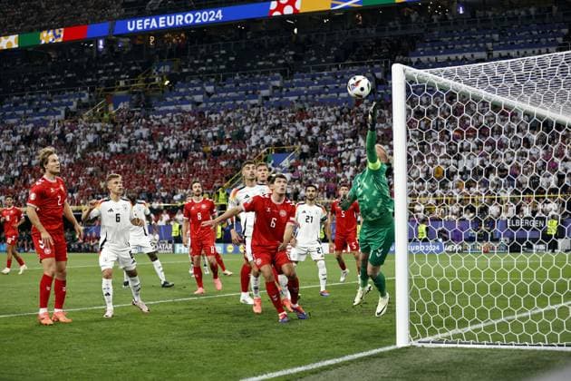 Dortmund - Denmark goalkeeper Kasper Schmeichel during the UEFA EURO, EM, Europameisterschaft,Fussball 2024 round of 16 match between Germany and Denmark at BVB Stadium Dortmund on June 29, 2024 in Dortmund, Germany. ANP Hollandse Hoogte MAURICE VAN STEEN UEFA EURO 2024 2024 xVIxANPxSportx xVanxSteenxFotografiexIVx 502361867 originalFilename: 502361867.jpg