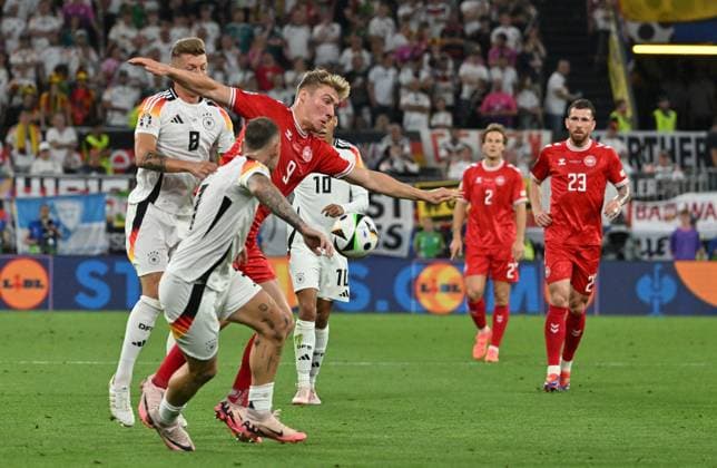 29 06 2024, xsltx, Football EM 2024 1 8 Final, Germany Denmark emspor, v l Toni Kroos Deutsche Fussball Nationalmannschaft DFB , David Raum Deutsche Fussball Nationalmannschaft DFB , Rasmus Winther Hojlund Denmark Daenemark DFL DFB REGULATIONS PROHIBIT ANY USE OF PHOTOGRAPHS as IMAGE SEQUENCES and or QUASI VIDEO Dortmund