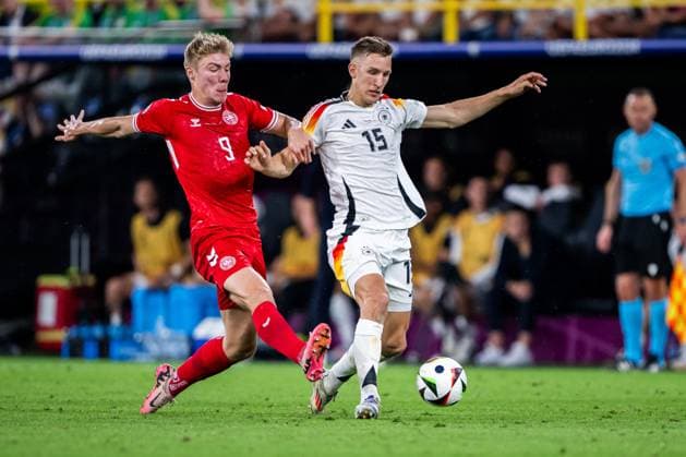 240629 Rasmus Hojlund of Denmark and Nico Schlotterbeck of Germany during the UEFA Euro 2024 Football Championship round of 16 match between Germany and Denmark on June 29, 2024 in Dortmund Photo Jesper Zerman BILDBYRAN kod JZ JZ0545 fotboll football soccer fotballs em europamästerskap em uefa euro uefa european football championship euro 2024 tyskland germany danmark denmark bbeng  Copyright: JESPERxZERMAN BB240629JZ044