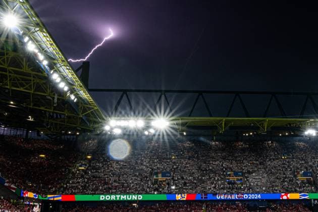 240629 Lightning during the UEFA Euro 2024 Football Championship round of 16 match between Germany and Denmark on June 29, 2024 in Dortmund Photo Jesper Zerman BILDBYRAN kod JZ JZ0545 fotboll football soccer fotballs em europamästerskap em uefa euro uefa european football championship euro 2024 tyskland germany danmark denmark bbeng arena  Copyright: JESPERxZERMAN BB240629JZ052