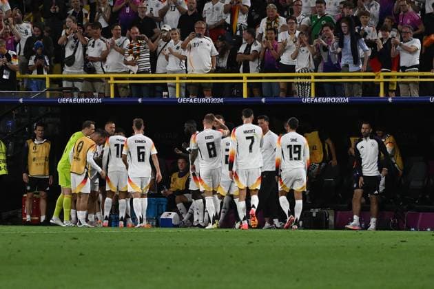 29 06 2024, xpsx, European Football Championship 2024 1 8 Final, Germany Denmark emspor, v l The German team goes into the dressing room Interruption of the match DFL DFB REGULATIONS PROHIBIT ANY USE OF PHOTOGRAPHS as IMAGE SEQUENCES and or QUASI VIDEO Dortmund