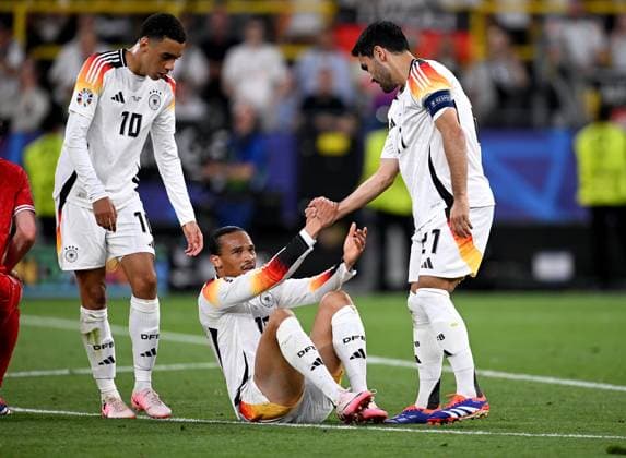 Football Euro 2024 Round of 16 29 06 2024 Germany Denmark Germany Enttaeuscdhung v li, Jamal Musiala, Leroy Sane, Ilkay Guendogan