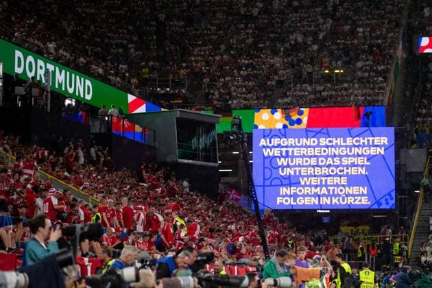Interruption of play due to thunderstorm, thunderstorm, scoreboard in the rain, GER, Germany GER vs Denmark DEN , European Football Championship, UEFA EURO 2024, Round of 16, 29 06 2024 GER, Germany GER vs Denmark DEN , European Football Championship, UEFA EURO 2024, Round of 16, 29 06 2024 Dortmund Copyright: xEibner-Pressefoto Memmlerx EP_MMR