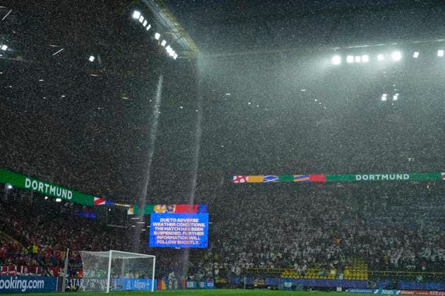 Germany v Denmark: Round of 16 - UEFA EURO, EM, Europameisterschaft,Fussball 2024 Match stopped due to rain during the UEFA EURO 2024 round of 16 match between Germany and Denmark at Football Stadium Dortmund on June 29, 2024 in Dortmund, Germany. Dortmund Germany  Copyright: xJosexBretonx originalFilename:bretonhernandez-germanyv240629_npI87.jpg