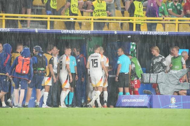 Match interrupted due to thunderstorm, teams go into the dressing rooms Dortmund 29 06 2024 Germany vs Denmark, EURO2024 M37, Round of 16, European Championship Arena Dortmund