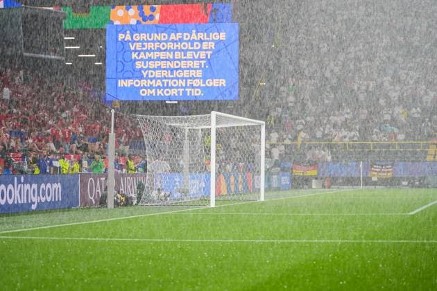 Match interrupted due to thunderstorm with hail, teams go into the dressing rooms Dortmund 29 06 2024 Germany vs Denmark, EURO2024 M37, Round of 16, European Championship Arena Dortmund