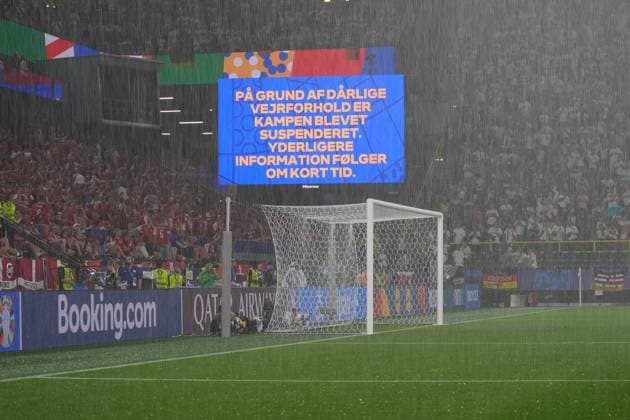 Match interrupted due to thunderstorm with hail, teams go into the dressing rooms Dortmund 29 06 2024 Germany vs Denmark, EURO2024 M37, Round of 16, European Championship Arena Dortmund