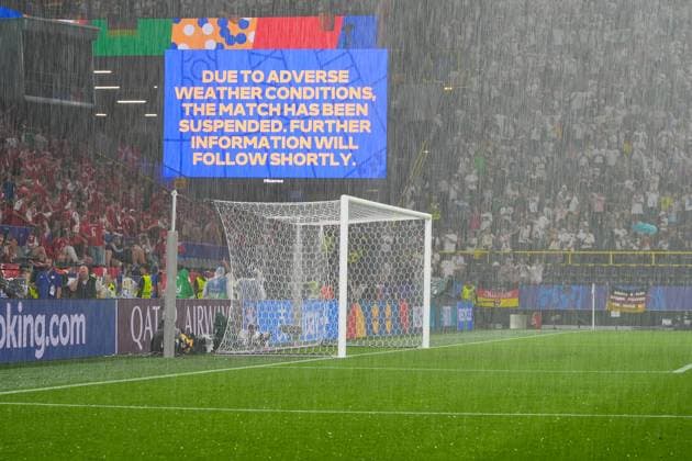 Match interrupted due to thunderstorm with hail, teams go into the dressing rooms Dortmund 29 06 2024 Germany vs Denmark, EURO2024 M37, Round of 16, European Championship Arena Dortmund