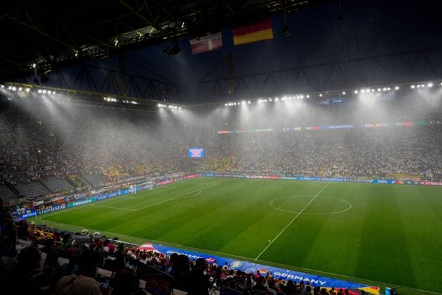 Heavy Rain Pours through the roof of the Stadium Germany v Denmark, UEFA European Championship, EM, Europameisterschaft 2024, Round of 16, Football, BVB Stadion, Dortmund, Germany - 29 Jun 2024 EDITORIAL USE ONLY No use with unauthorised audio, video, data, fixture lists, club league logos or live services. Online in-match use limited to 120 images, no video emulation. No use in betting, games or single club league player publications. Copyright: xDavexShopland Shutterstockx 14562067b