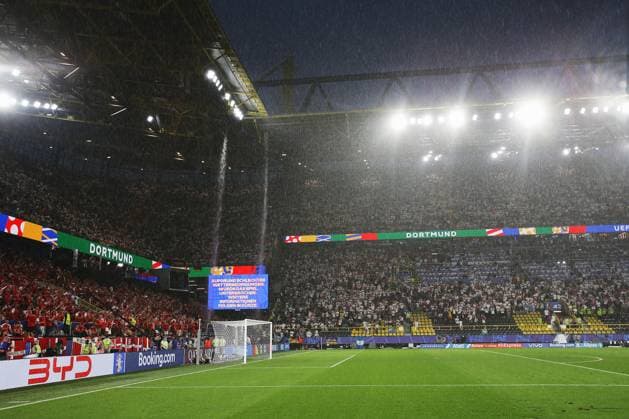 BAU 29 06 2024 Dortmund European Football Championship 2024 round of 16 Germany vs Denmark, feature, the match is interrupted due to bad weather conditions