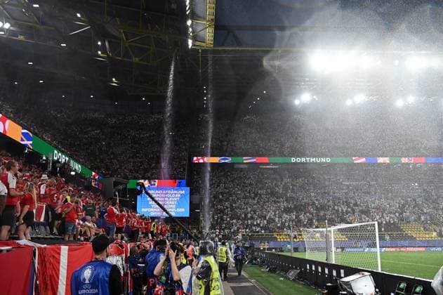 29 06 2024, xscotx, Football EM 2024 round of 16, Germany Denmark, emspor, v l Bad weather in the stadium rainfall water masses water storm Dortmund