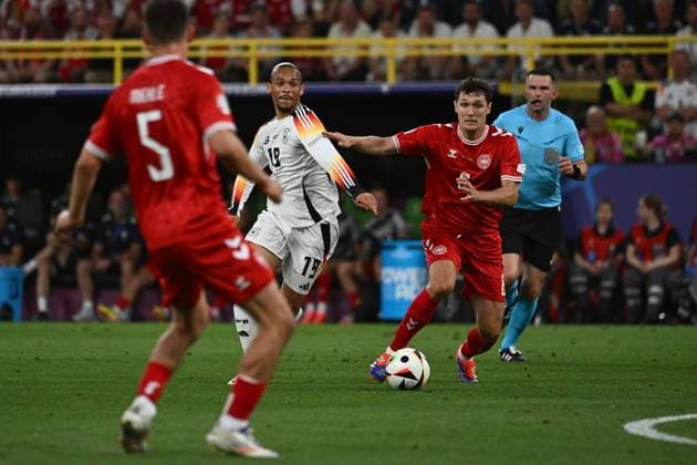 29 06 2024, xpsx, Football EM 2024 1 8 Final, Germany Denmark emspor, v l Leroy Sane Deutsche Fussball Nationalmannschaft DFB Thomas Joseph Delaney Denmark Daenemark Zweikampf, Aktion, action, battle for the ball DFL DFB REGULATIONS PROHIBIT ANY USE OF PHOTOGRAPHS as IMAGE SEQUENCES and or QUASI VIDEO Dortmund