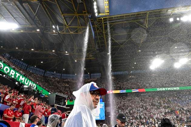 29 06 2024, Football UEFA EURO 2024, Round of 16, Germany Denmark, in the BVB Arena Dortmund, A thunderstorm has brewed over the sky, water is dripping down everywhere