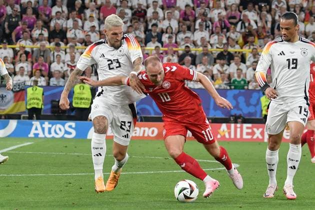 v li in duel Robert Andrich 23 Germany Christian Eriksen 10 Denmark 29 06 2024 European Football Championship in Germany Germany vs Denmark, Signal Iduna Park, Dortmund, NRW Germany Copyright: xpepphotox xHorstxMauelshagenx pep00321, pep_20240629_hm
