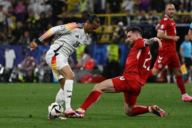 29 06 2024, xpsx, Football EM 2024 1 8 Final, Germany Denmark emspor, v l Leroy Sane Deutsche Fussball Nationalmannschaft DFB Pierre Emile Hojbjerg Denmark Daenemark Zweikampf, Aktion, action, battle for the ball DFL DFB REGULATIONS PROHIBIT ANY USE OF PHOTOGRAPHS as IMAGE SEQUENCES and or QUASI VIDEO Dortmund