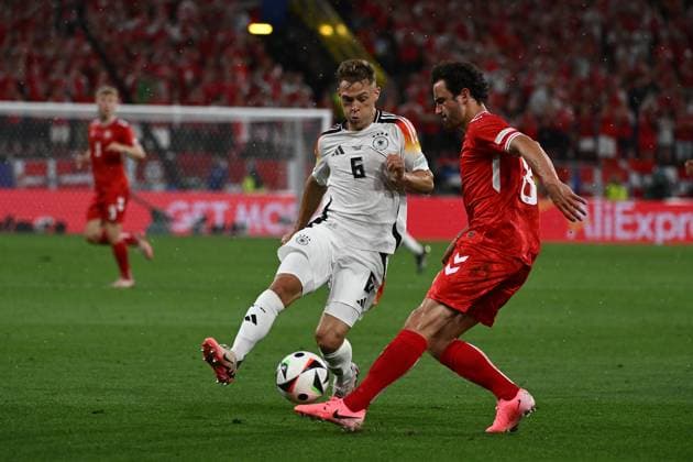 29 06 2024, xpsx, Football EM 2024 1 8 Final, Germany Denmark emspor, v l Joshua Kimmich Deutsche Fussball Nationalmannschaft DFB Thomas Joseph Delaney Denmark Daenemark Zweikampf, Aktion, action, battle for the ball DFL DFB REGULATIONS PROHIBIT ANY USE OF PHOTOGRAPHS as IMAGE SEQUENCES and or QUASI VIDEO Dortmund