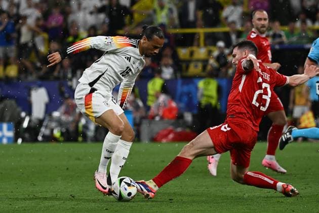 29 06 2024, xpsx, Football EM 2024 1 8 Final, Germany Denmark emspor, v l Leroy Sane Deutsche Fussball Nationalmannschaft DFB Pierre Emile Hojbjerg Denmark Daenemark Zweikampf, Aktion, action, battle for the ball DFL DFB REGULATIONS PROHIBIT ANY USE OF PHOTOGRAPHS as IMAGE SEQUENCES and or QUASI VIDEO Dortmund