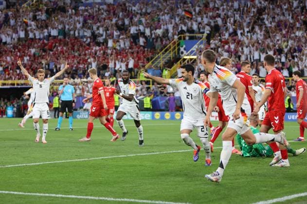29 06 2024, Football, Men, UEFA European Championship 2024, Round of 16, Germany Denmark, Goal celebration for the supposed 1 0, Scorer Nico Schlotterbeck Germany Dortmund Signal Iduna Park North Rhine-Westphalia Germany EN Copyright: xSebastianxBachx