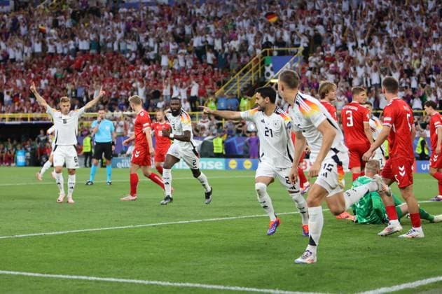 29 06 2024, Football, Men, UEFA European Championship 2024, Round of 16, Germany Denmark, Goal celebration for the supposed 1 0, Scorer Nico Schlotterbeck Germany Dortmund Signal Iduna Park North Rhine-Westphalia Germany EN Copyright: xSebastianxBachx