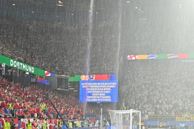 29 06 2024, xjrdrx, European Football Championship 2024 1 8 Final, Germany Denmark emspor, v l interruption of match due to thunder lightning rain UEFA REGULATIONS PROHIBIT ANY USE OF PHOTOGRAPHS as IMAGE SEQUENCES and or QUASI VIDEO Dortmund