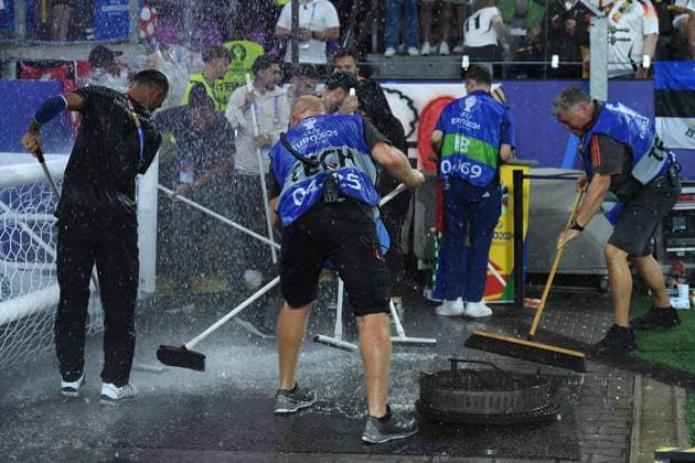 Soccer UEFA EURO 2024 Round of 16 Germany Denmark on 29 06 2024 at BVB Stadium Dortmund in Dortmund Helpers push the water into a drain with a slide valve xRx