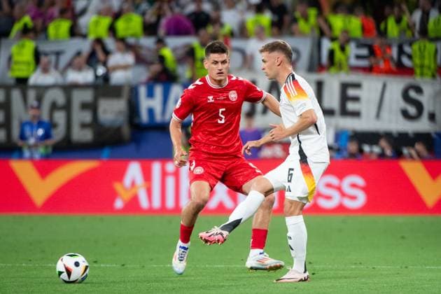 Joshua Kimmich Germany, 06 in duel with Joakim Maehle Pedersen Denmark, 05 , GER, Germany GER vs Denmark DEN , European Football Championship, UEFA EURO 2024, Round of 16, 29 06 2024 GER, Germany GER vs Denmark DEN , European Football Championship, UEFA EURO 2024, Round of 16, 29 06 2024 Dortmund Copyright: xEibner-Pressefoto Memmlerx EP_MMR