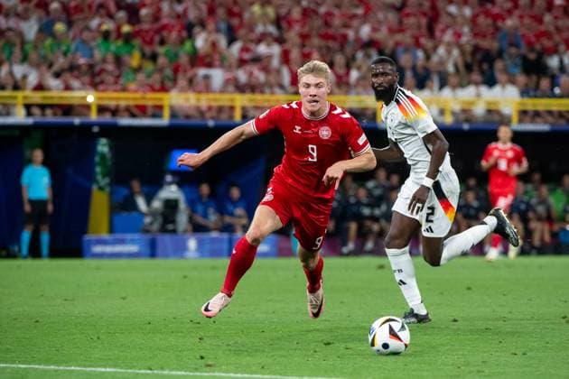 Rasmus Winther Hojlund Denmark, 09 in duel with Antonio Ruediger Germany, 02 , GER, Germany GER vs Denmark DEN , European Football Championship, UEFA EURO 2024, Round of 16, 29 06 2024 GER, Germany GER vs Denmark DEN , European Football Championship, UEFA EURO 2024, Round of 16, 29 06 2024 Dortmund Copyright: xEibner-Pressefoto Memmlerx EP_MMR