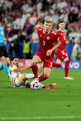 UEFA EURO 2024 Germany Denmark 29 06 2024 Ilkay Gündogan Germany, 21 in duel with Rasmus Winther Hojlund Denmark, 9 UEFA EURO 2024 Germany Denmark BVB Stadion Dortmund, Dortmund on 29 06 2024 Copyright: xBEAUTIFULxSPORTS Wunderlx